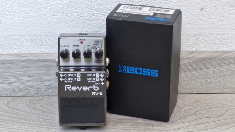 BOSS RV-6 Reverb pedál