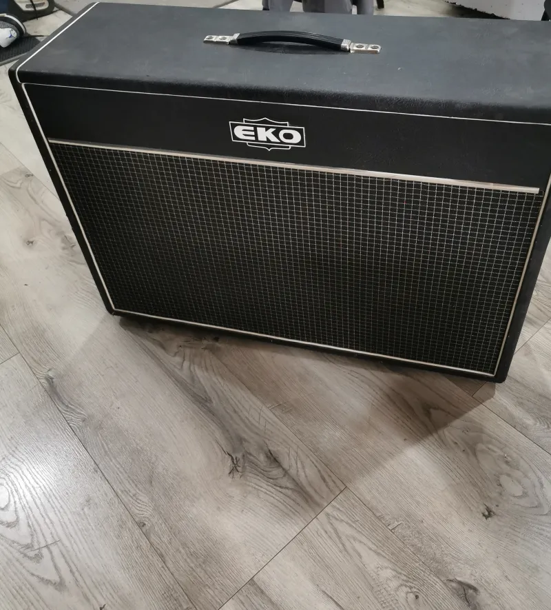 EKO 2x12 láda Gitárláda
