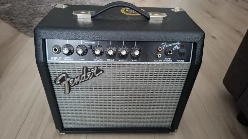 Fender Frontman 15G Gitárkombó