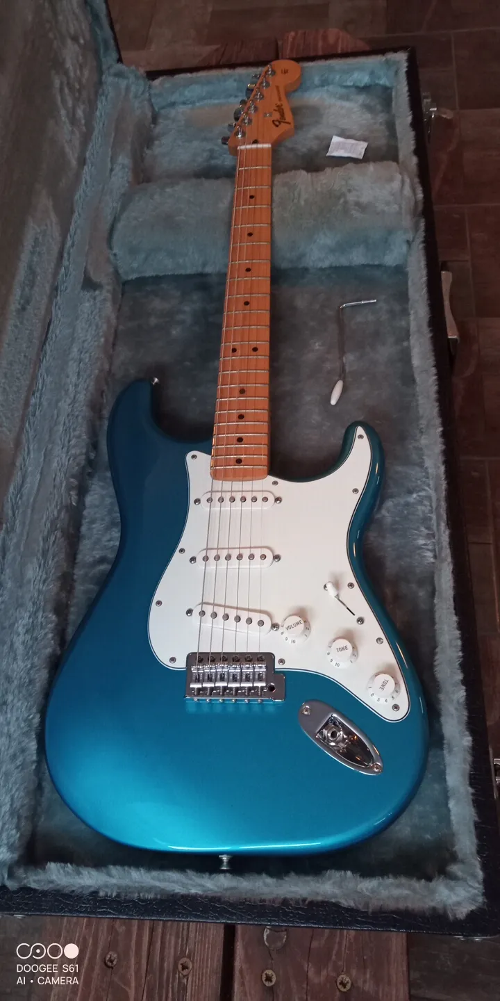 Fender Standard Stratocaster Elektromos gitár