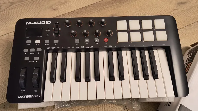 M-Audio Oxygen25 MIDI Kontroller