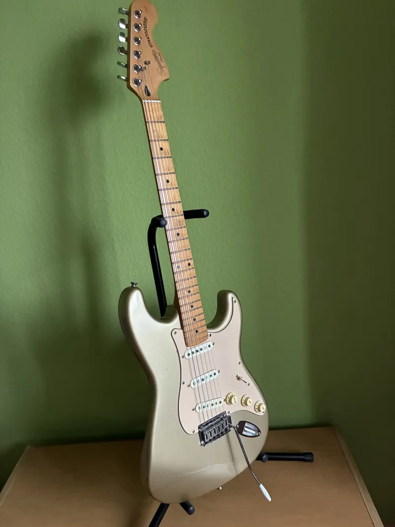 Squier Standard Stratocaster 2001 MiC E-Gitarre