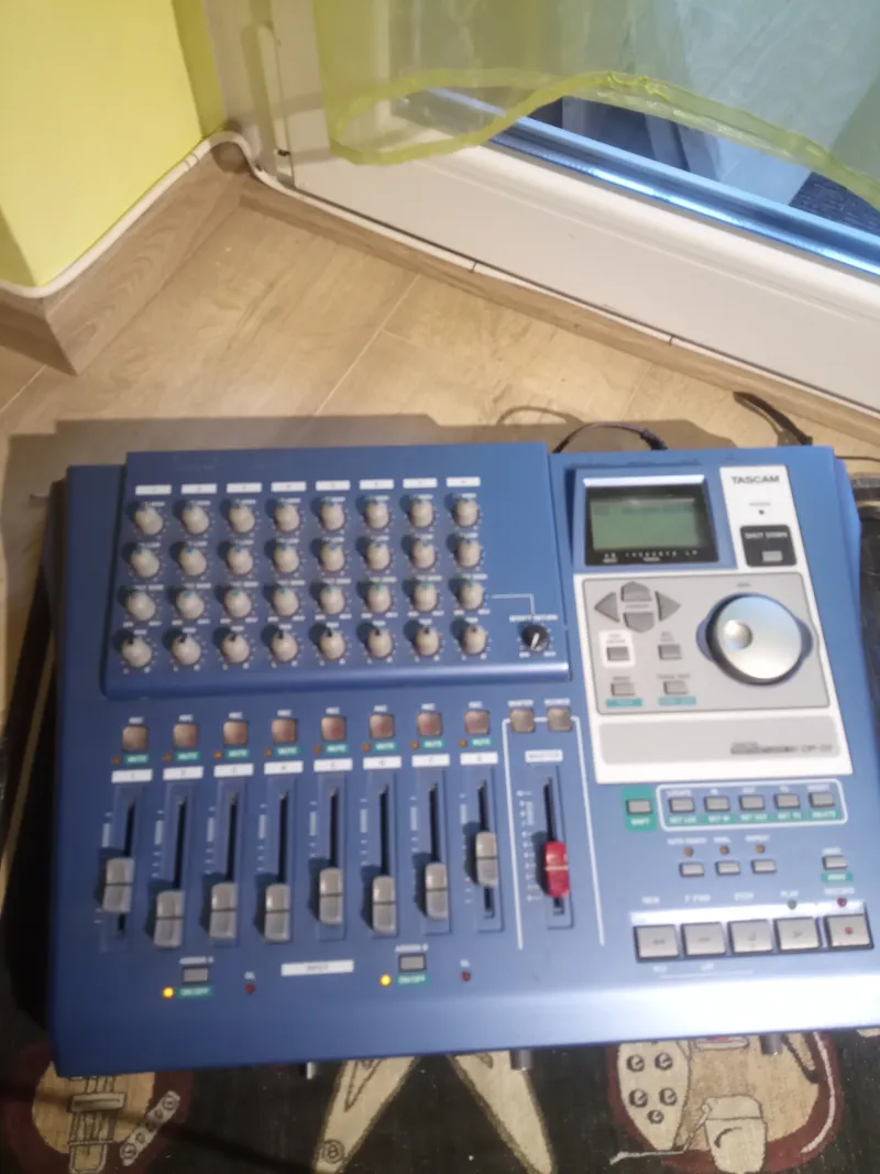 Tascam Portastudio DP- 01 Digitálny rekordér