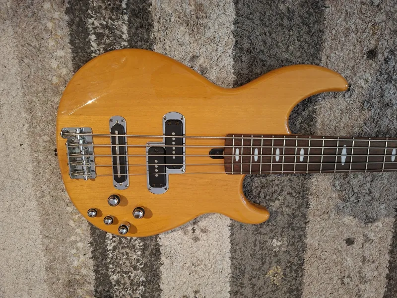 YAMAHA BB615 Basszusgitár 5 húros
