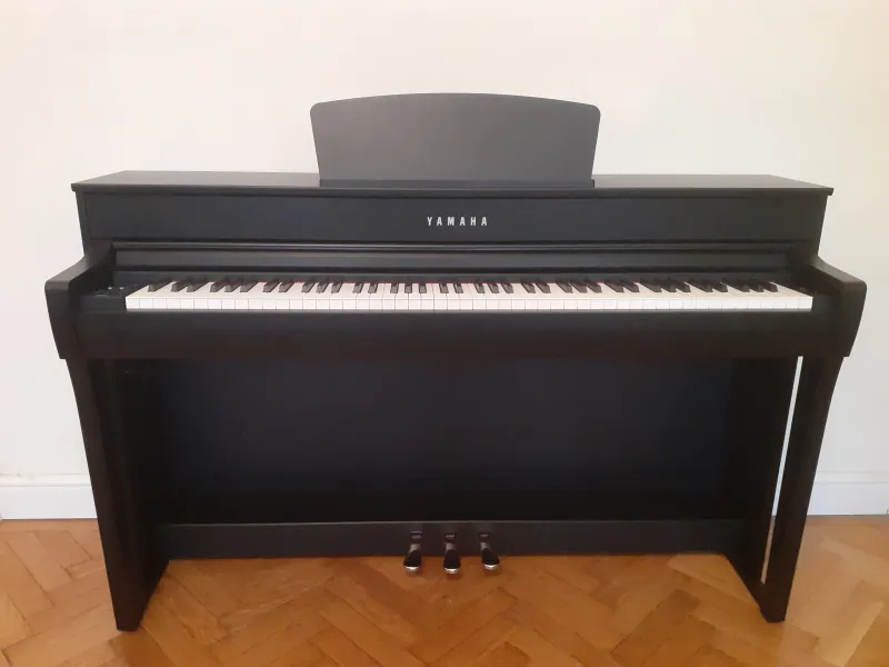YAMAHA Clavinova CLP-735 Digitálne piano
