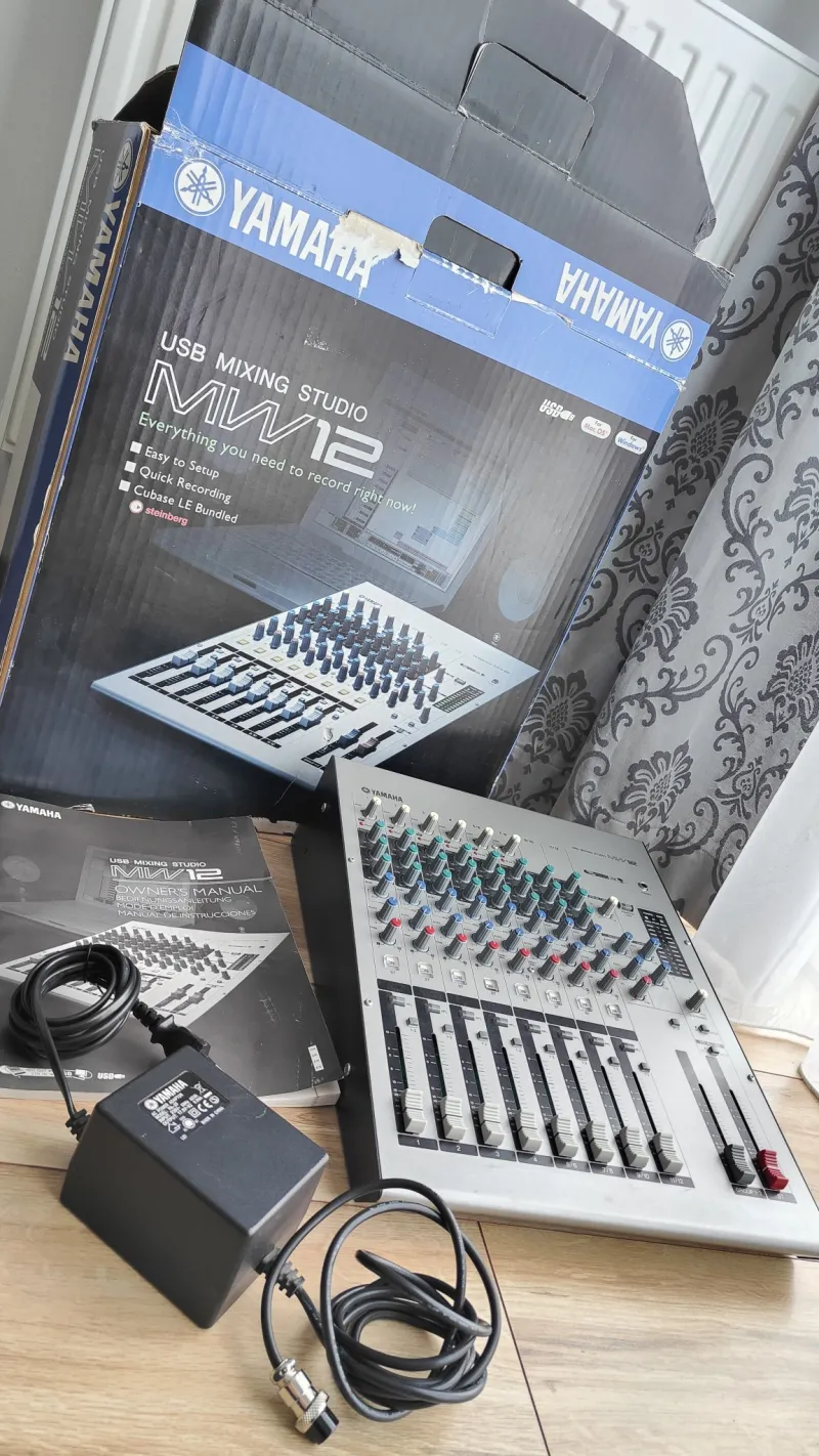 YAMAHA MW12 USB Mixing desk