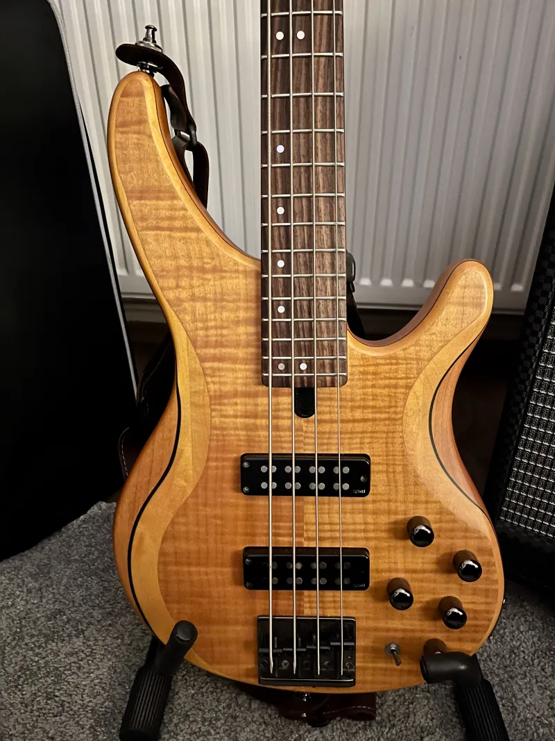 YAMAHA TRBX604 FM Bass Gitarre