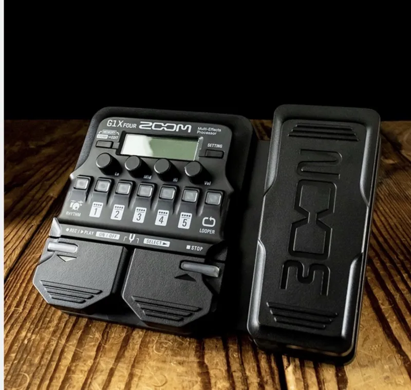 Zoom G1X Four  gitárhoz Multi-effect