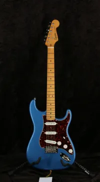 - GI Custom Stratocaster LPB