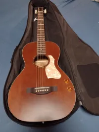 Art&Lutherie Viktoria  Roadhouse Q-Discrete Havana  Brown
