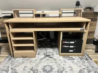 Egyedi készítésű Stúdio asztal