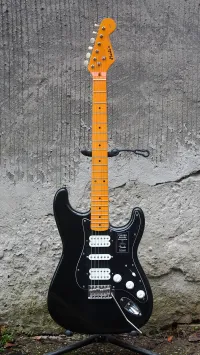 Egyedi készítésű HSH Stratocaster