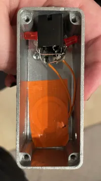 Egyedi készítésű Rugós rezonátor doboz