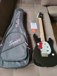 Fender Hello Kitty Stratocaster