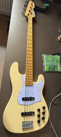 Markbass GV4 Gloxy Cream Bass guitar - daffigura [Today, 4:42 pm]