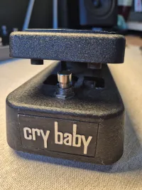 Dunlop GCB-95 cry baby