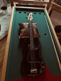 Squier 1983 Precision Bass Bass guitar - OzzyBoi [Today, 11:17 am]