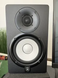 YAMAHA HS5 monitor