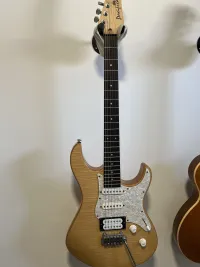 YAMAHA Pacifica 812W