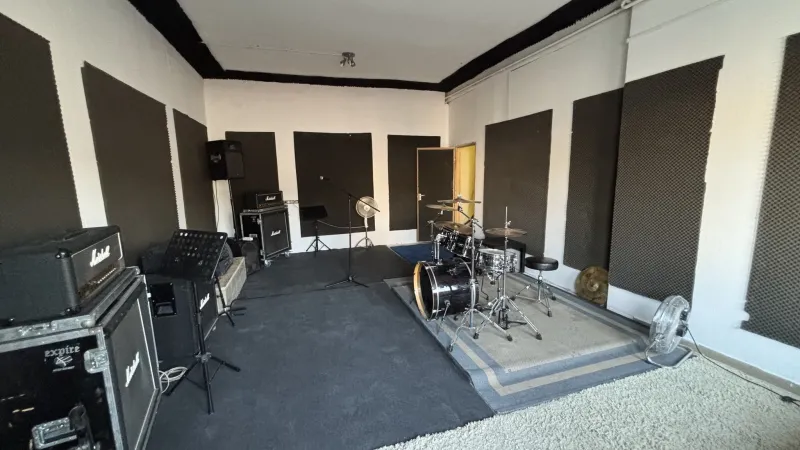 -  Sala de ensayo