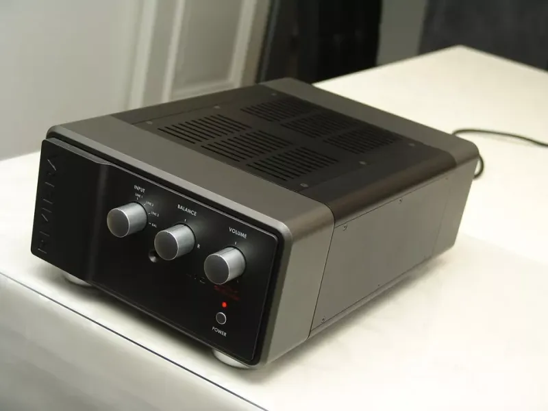 - Riviera APL 10 4500EUR Etapa de potencia