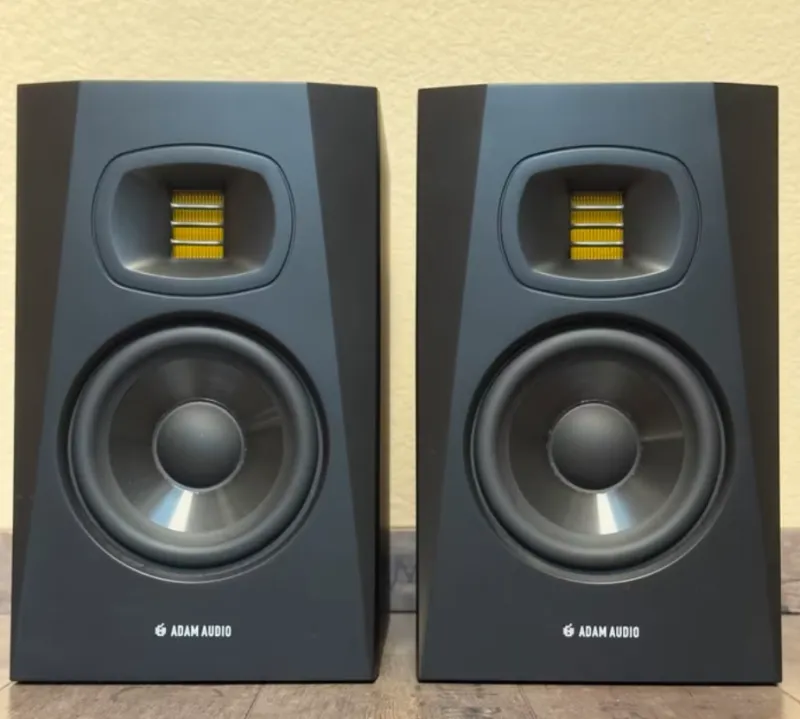 ADAM AUDIO T5v Monitor activo