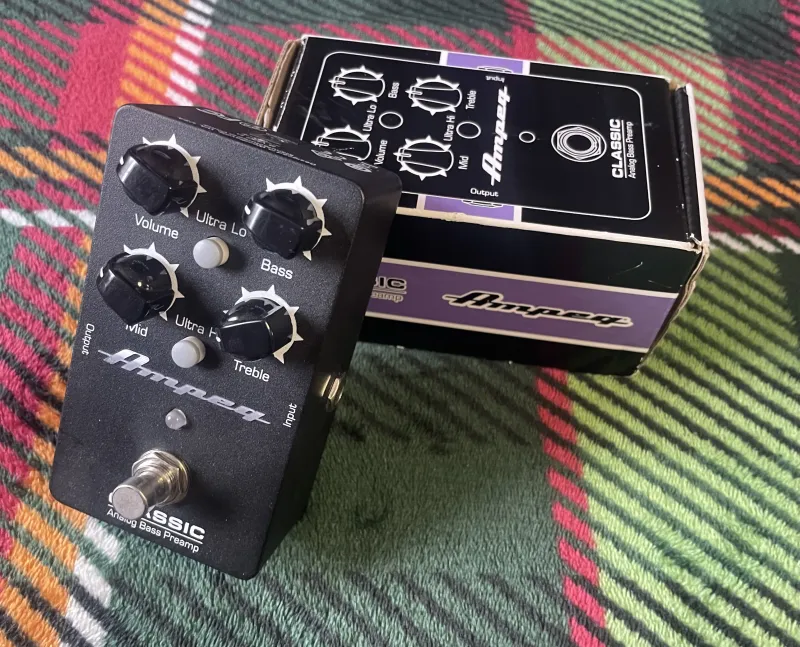 Ampeg Classic  Analog Preamp Basszus pedál