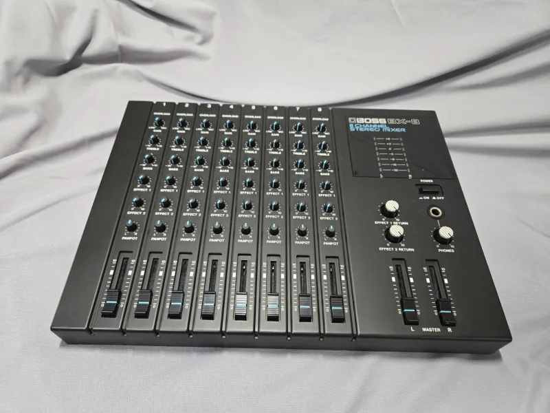 BOSS BX-8 Mixážny pult