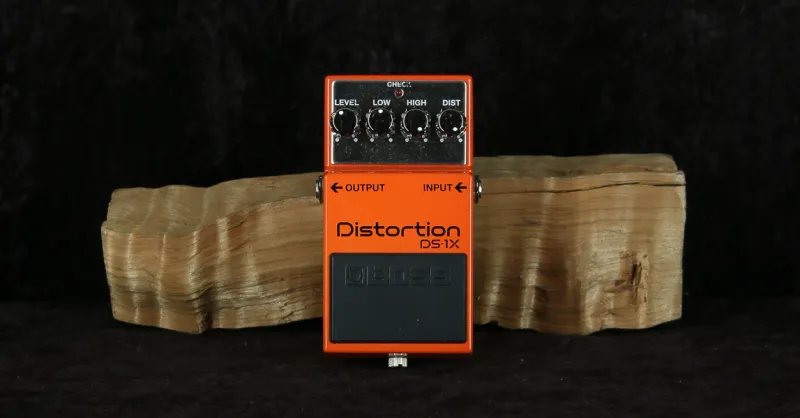 BOSS DS-1X Distortion Effekt pedál