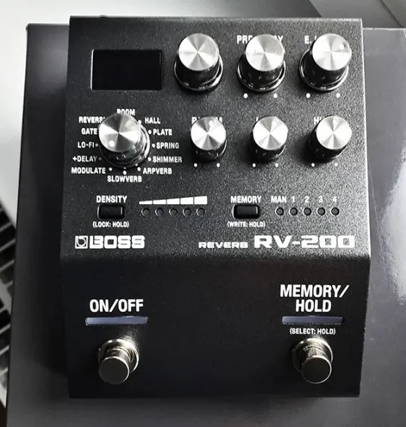 BOSS RV-200 Reverb pedál