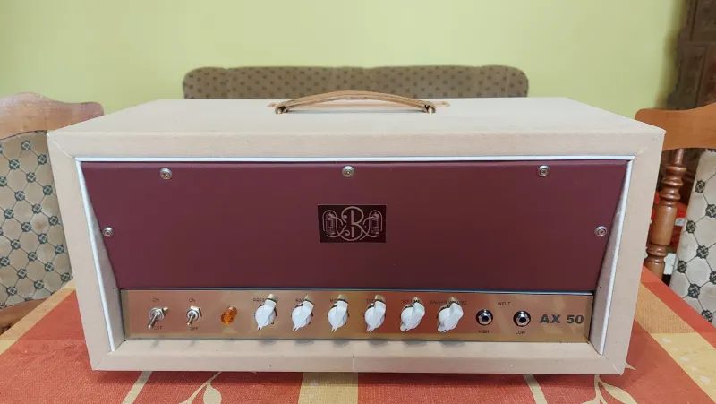Egyedi készítésű AX 50 csöves Gitárerősítő-fej