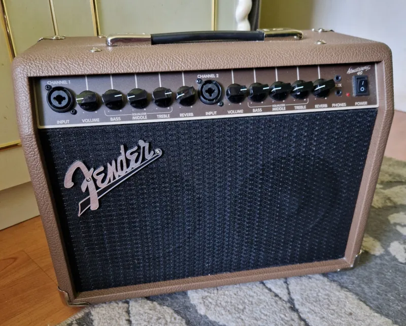 Fender Acoustasonic 40 Akusztikus gitárerősítő