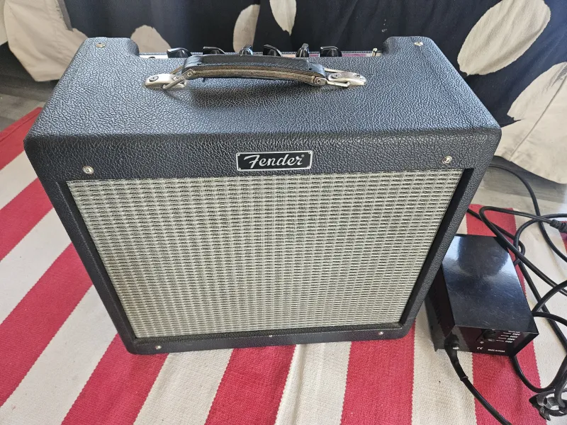 Fender Blues junior I serial elektrónkové gitarové kombo