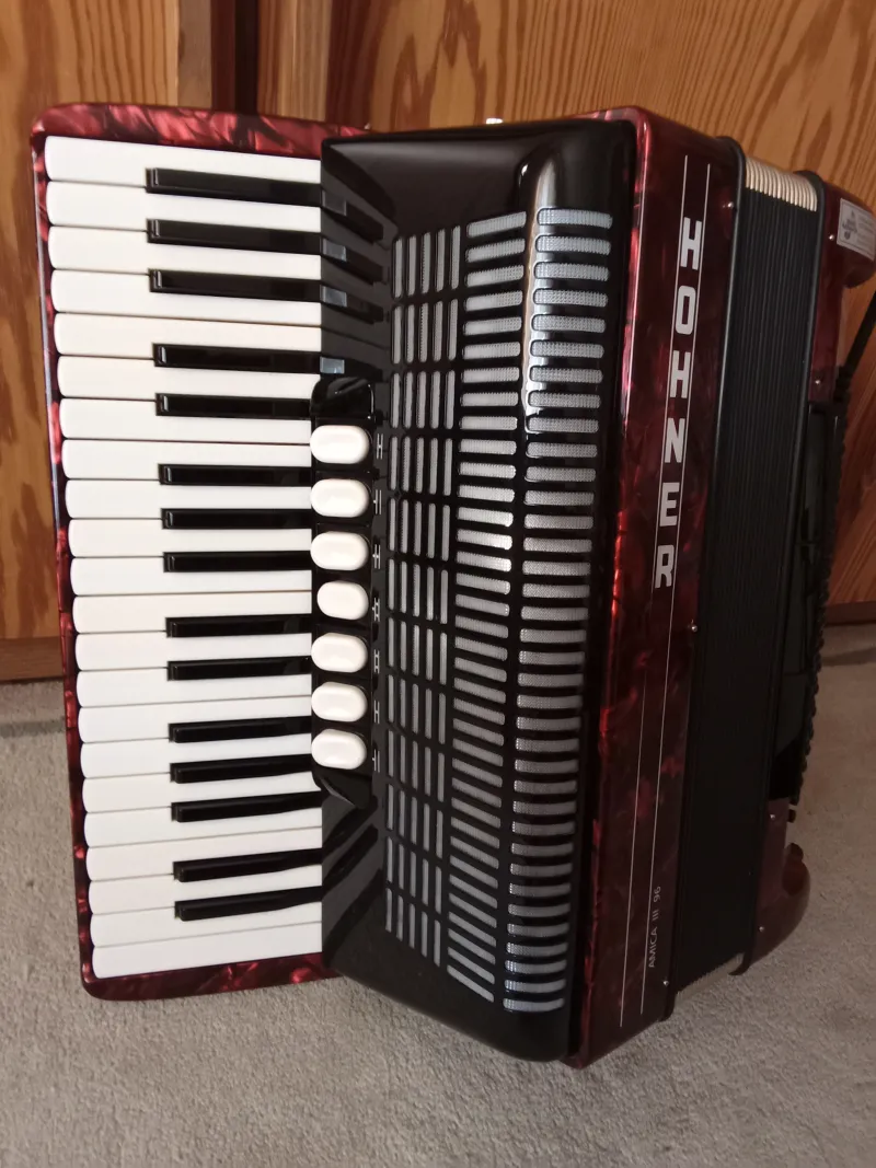 Hohner Amica III 96 B Accordions