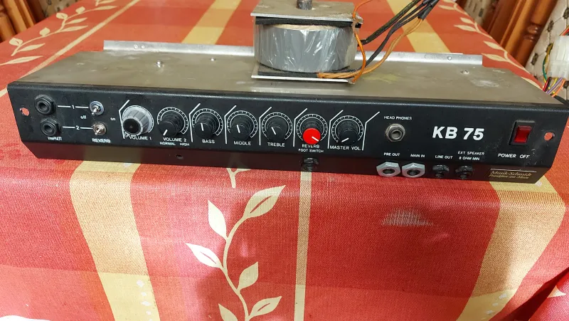 Hohner KB 75 Gitárerősítő-fej