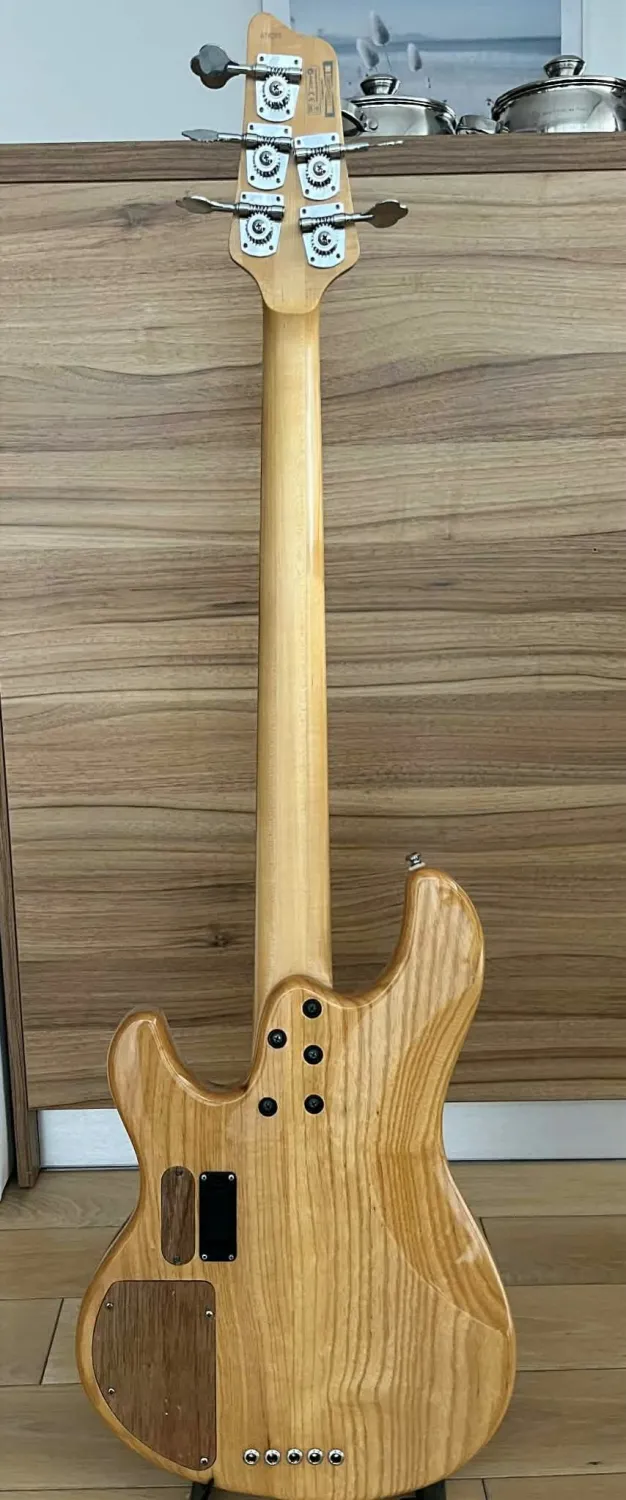Ibanez ATK 305 Basszusgitár 5 húros
