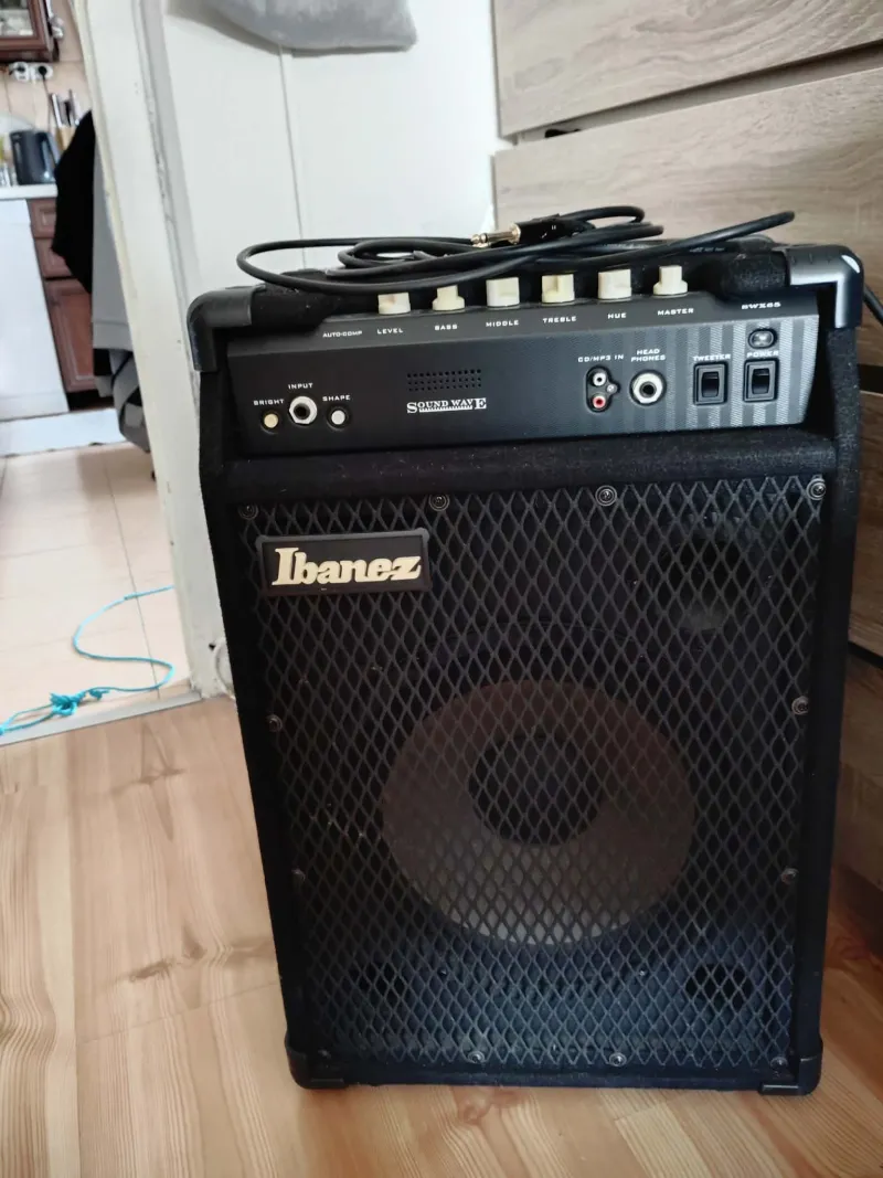 Ibanez Soundwave Zosilňovač pre basgitaru a kombináciu
