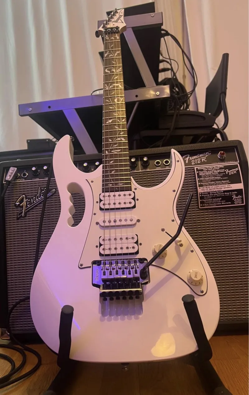 Ibanez Steve Vai JR Guitarra eléctrica