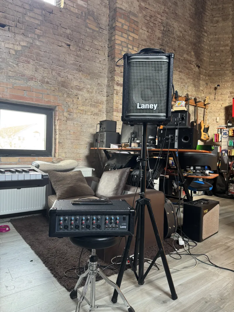 Laney HCP804+CC10 Keverő-erősítő