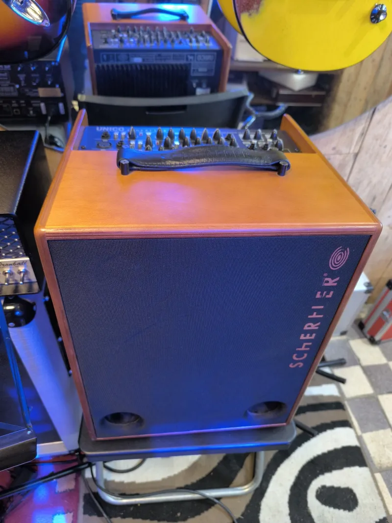 Schertler Unico Akusztikus gitárerősítő