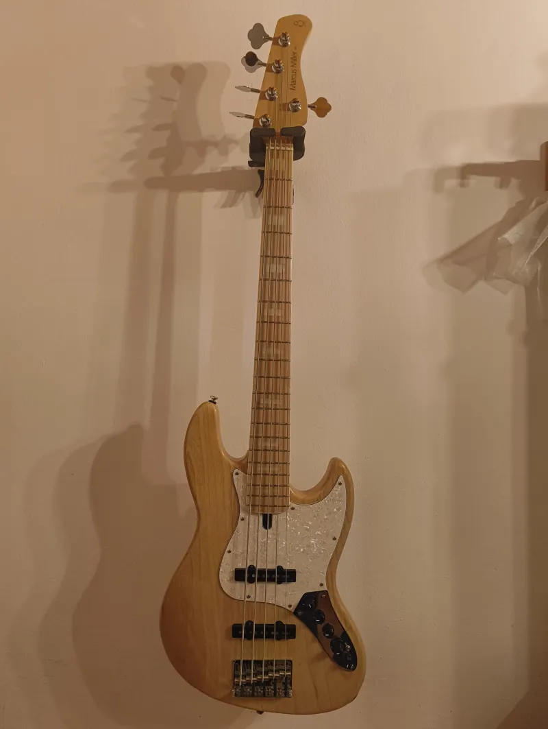 Sire Marcus Miller V7 Vintage Swamp Ash-5 2nd Gen Bajo de 5 cuerdas