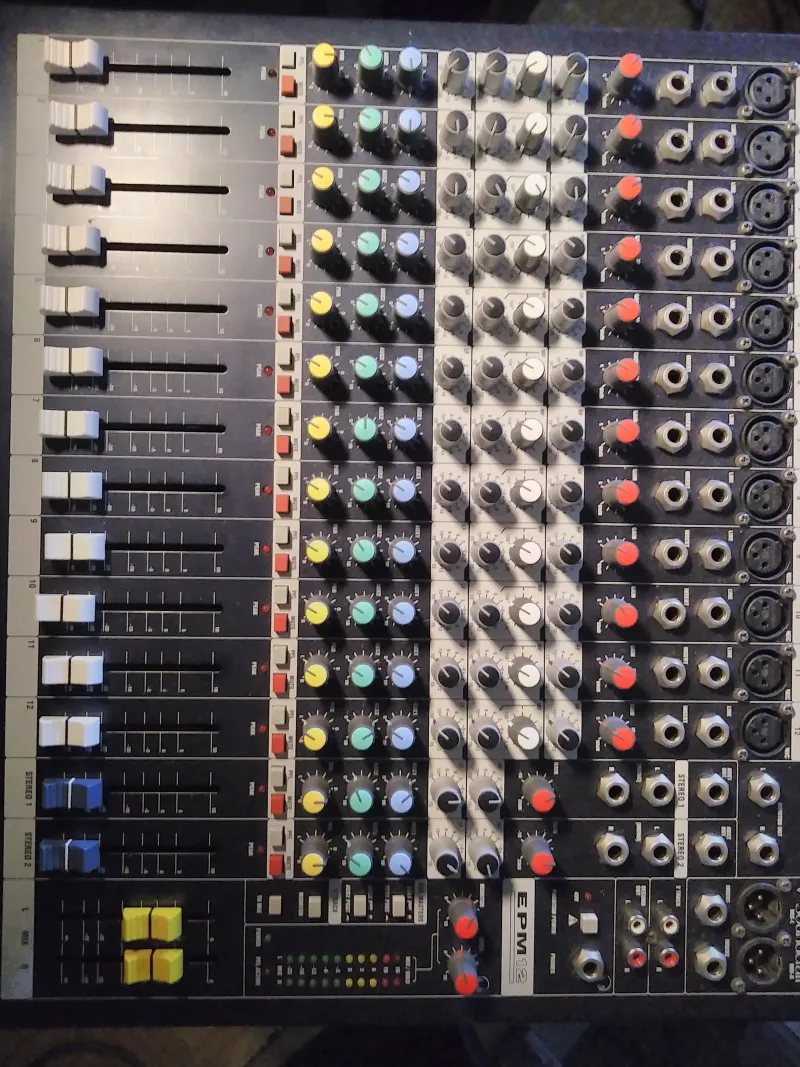 Soundcraft Epm12 Mixer