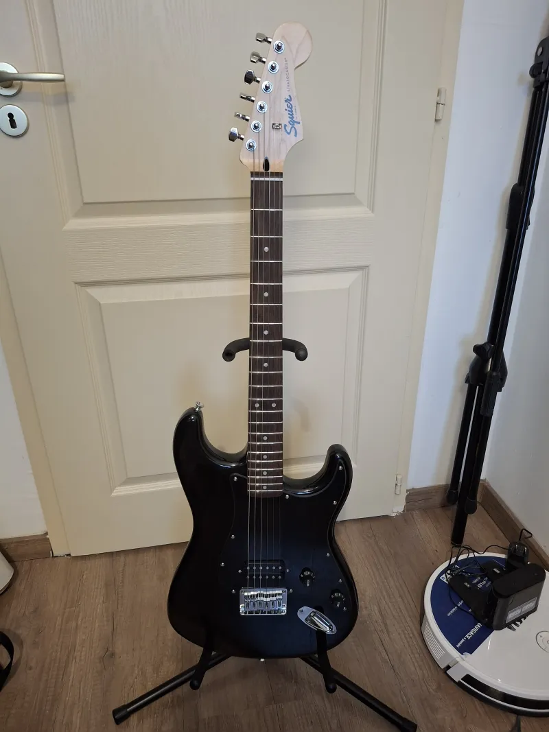 Squier Sonic Stratocaster HT H fekete Elektromos gitár