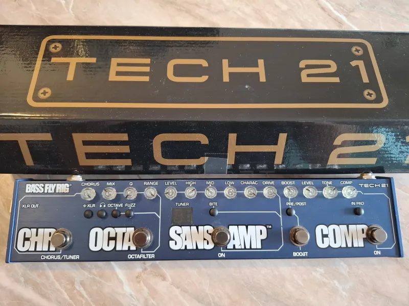 TECH 21 SansAmp Bass Fly Rig DI analóg preamp Basszusgitár multieffekt