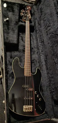 Fender Jazz bass Basgitara - sámán [Today, 9:38 am]