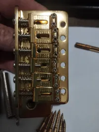 Squier Edition gold Tremolo - Kiss Zé [Yesterday, 7:02 pm]