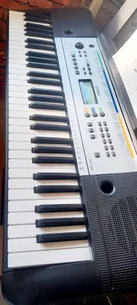 YAMAHA YPT 255