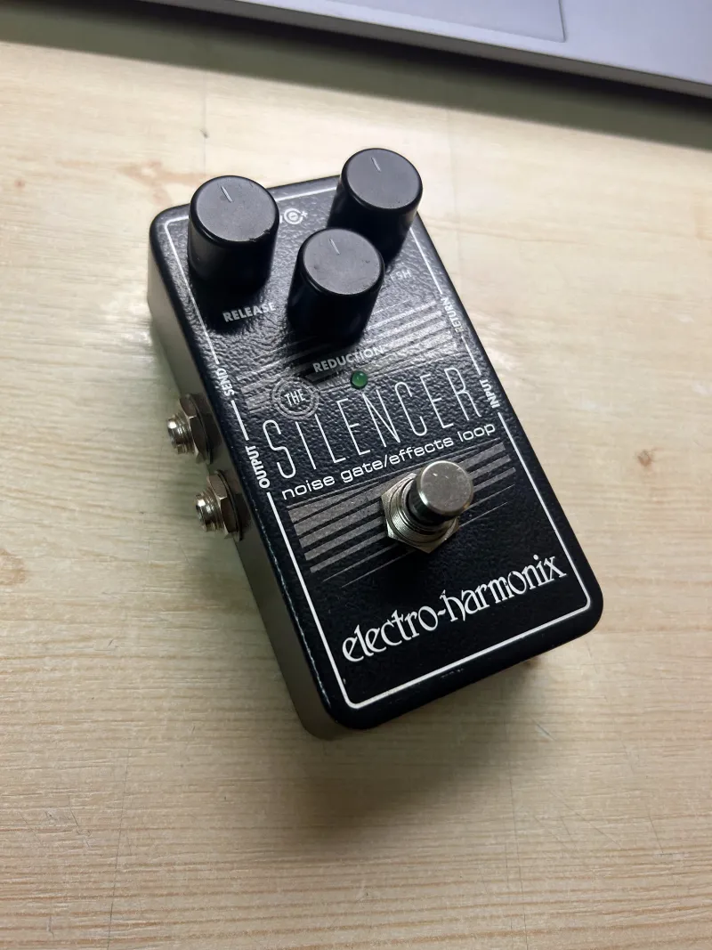 Electro-Harmonix Silencer Zajzár