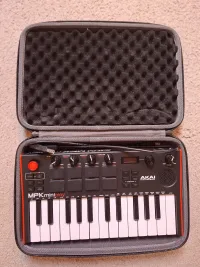 Akai MPK Mini PLAY MK3-USB MIDI billentyűzet - Noemi Hajdu [Ma, 13:25]