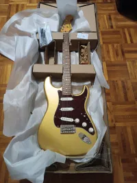 Squier Fender FSR 60s LRL AZG Stratocaster gitár